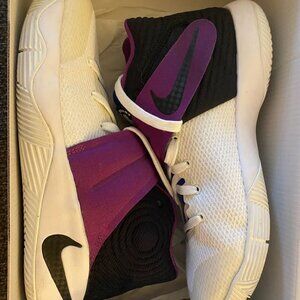 Nike Kyrie 2 Kyrache Size 6.5Y (8.5 W) Sneakers